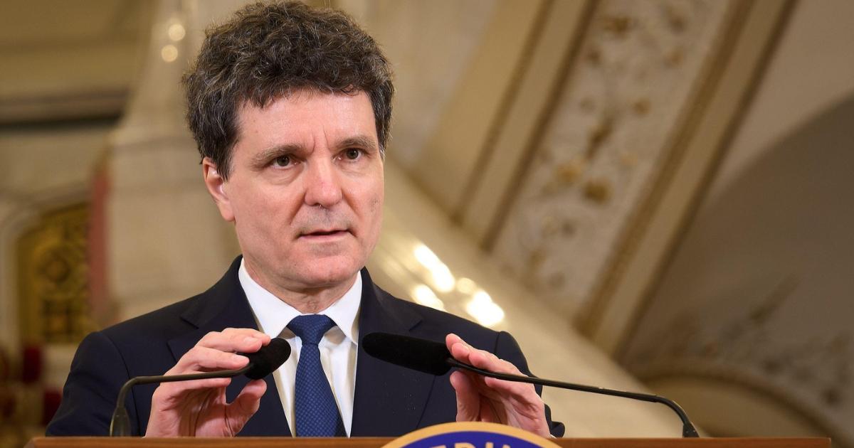 Bianca Iacob Like Singurul lucru pe care ştiu bine să îl fac e meseria asta de jurnalist! Într-o lume destinată si dedicată oarecum bărbaților, am ajuns să fiu reporter în două războaie