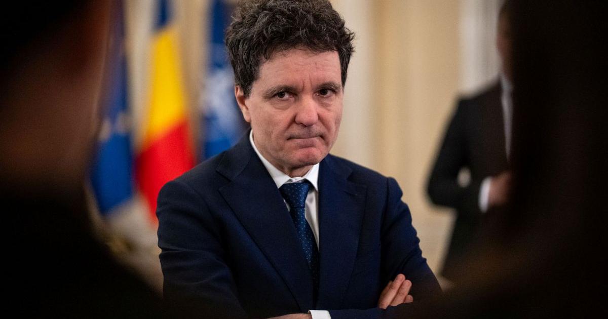 Nicușor Dan a fost surprins la Cotroceni, imaginea fiind distribuită pe rețelele sociale de Bianca Iacob, jurnalistă