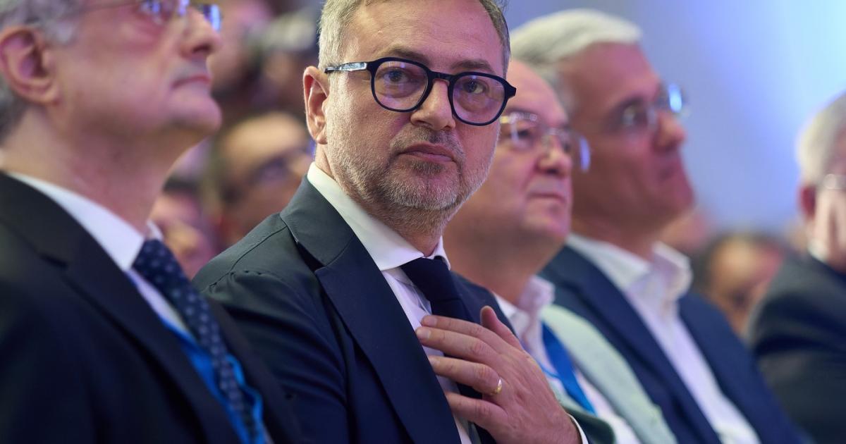 Punctul de vedere al PNL, exprimat prin vocea europarlamentarului Rareș Motreanu, este că PSD ar trebui să-și asume guvernarea dacă deține soluții mai bune pentru redresarea României
