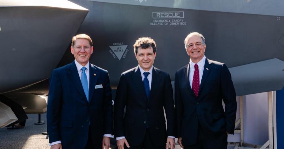 Președintele Nicușor Dan a vizitat vineri expoziția Black Sea Defense, Aerospace and Security BSDA, eveniment important pentru industria de apărare și securitate, desfășurat la București