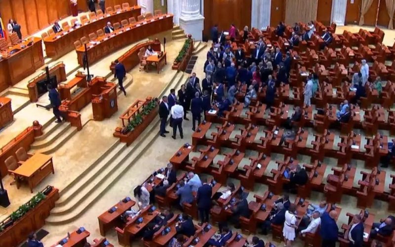 AURu, pe primul loc în preferințele electoratului, conform unui sondaj CURS Un sondaj CURS recent, realizat în perioada 1-14 mai 2026 și publicat duminică, indică o preferință clară a românilor pentru alegeri anticipate
