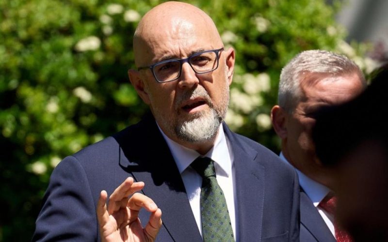 Kelemen Hunor: România are nevoie de un guvern funcțional până la jumătatea lunii iunie Președintele Uniunii Democraților Maghiari din România (UDMR), Kelemen Hunor, a subliniat importanța formării rapide a unui guvern în România, pledând pentru un termen limită până la jumătatea lunii iunie