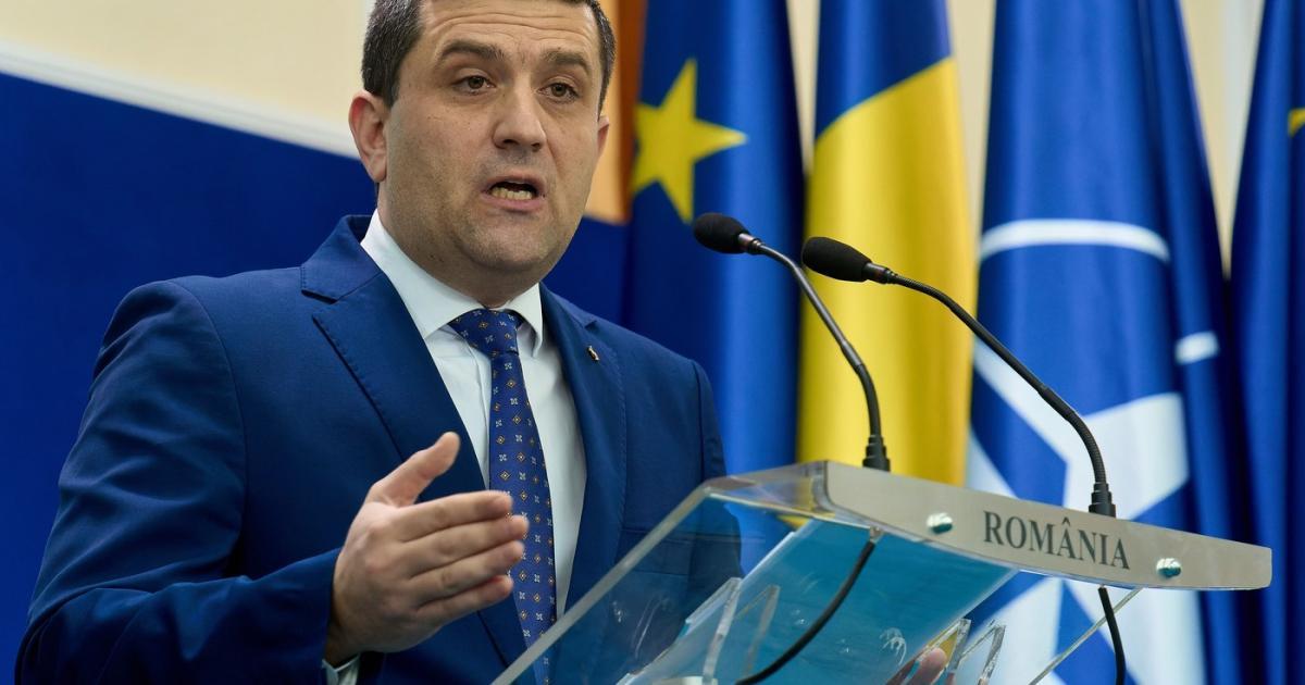 Radu Miruță, fost ministru al Economiei, a lansat un atac dur la adresa conducerii ROMARM, acuzând nereguli în numirea lui Răzvan Pîrcălăbescu în funcția de director