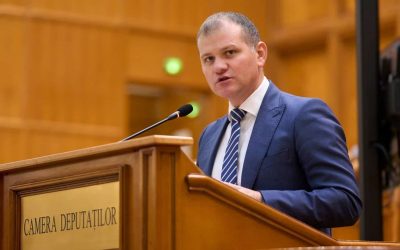 Deputatul AUR Valeriu Munteanu a acuzat ONG-urile Bankwatch și Comunitatea Declic că au blocat finalizarea hidrocentralei Răstolița, un proiect energetic început în 1989