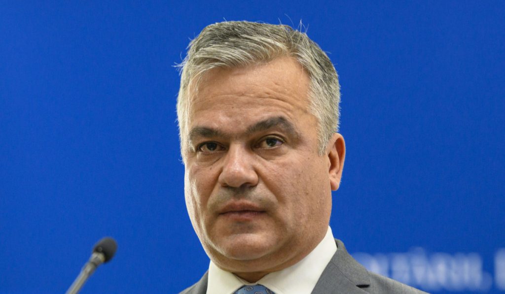 Premierul desemnat Adrian Veștea încrezător în formarea guvernului, dar CONFRUNTAT cu refuzul USR Adrian Veștea, premierul desemnat de Președintele Klaus Iohannis, și-a exprimat încrederea vineri seara că guvernul său va trece de votul Parlamentului în cursul acestei săptămâni