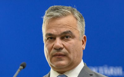 Premierul desemnat Adrian Veștea încrezător în formarea guvernului, dar CONFRUNTAT cu refuzul USR Adrian Veștea, premierul desemnat de Președintele Klaus Iohannis, și-a exprimat încrederea vineri seara că guvernul său va trece de votul Parlamentului în cursul acestei săptămâni