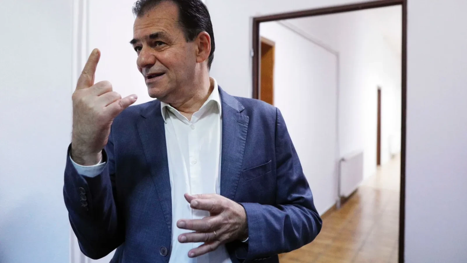 Ludovic Orban, fostul lider al Partidului Național Liberal (PNL), a acuzat public pe primarul general al Capitalei, Nicușor Dan, de încălcarea Constituției în două rânduri, în contextul nominalizării lui Adrian Veștea pentru funcția de premier