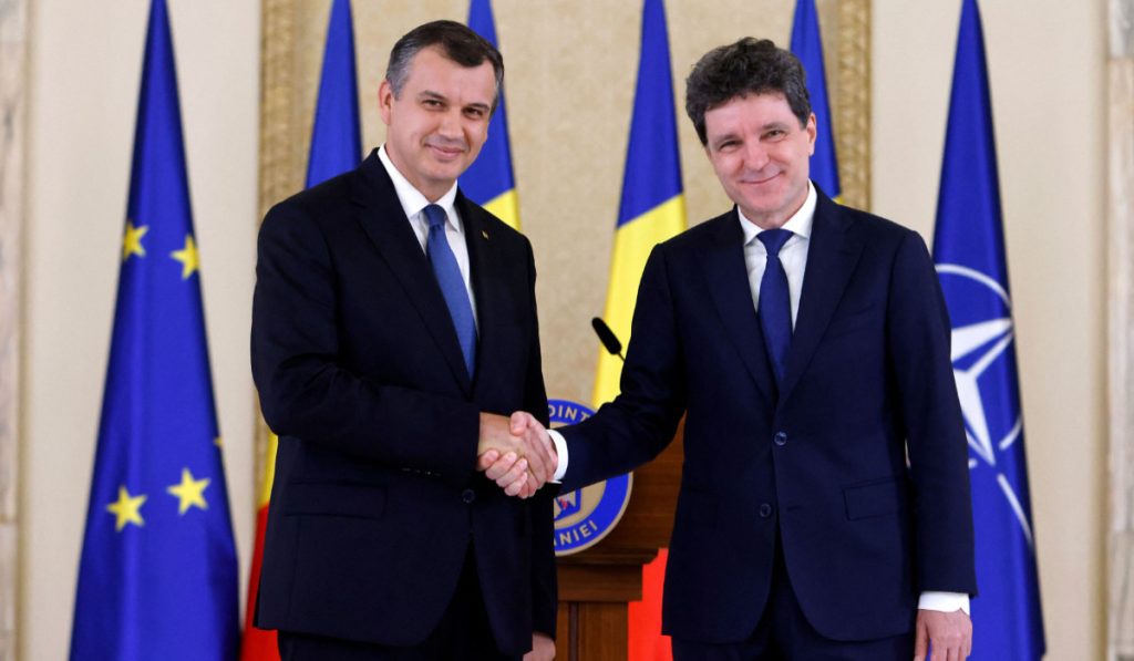 Formarea Guvernului Tomac, în impas după refuzul PNL și USR Premierul desemnat Eugen Tomac se confruntă cu dificultăți majore în formarea unui nou guvern, după ce PNL și USR au anunțat oficial că nu vor susține Cabinetul propus