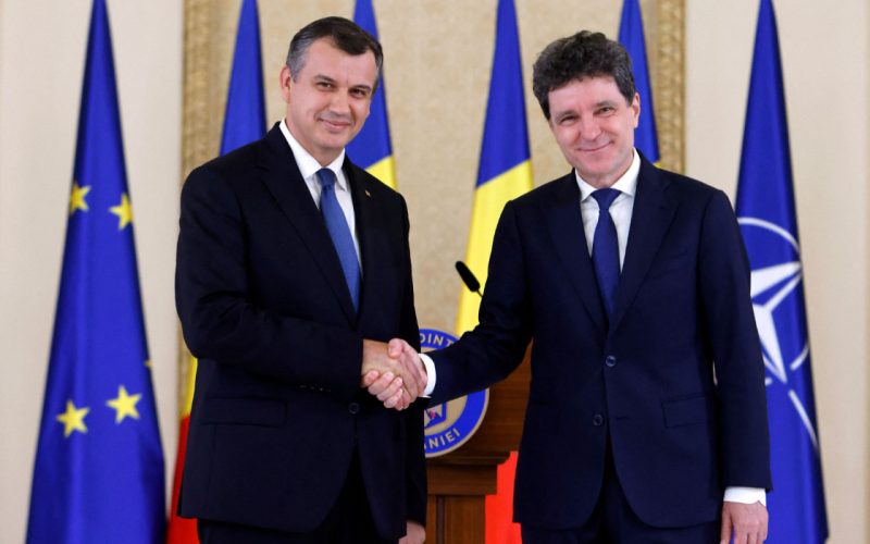 Formarea Guvernului Tomac, în impas după refuzul PNL și USR Premierul desemnat Eugen Tomac se confruntă cu dificultăți majore în formarea unui nou guvern, după ce PNL și USR au anunțat oficial că nu vor susține Cabinetul propus