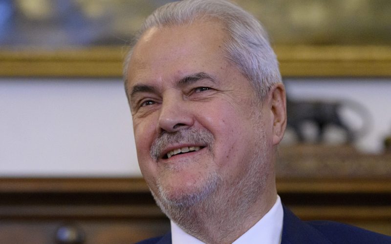 Năstase ironizează nominalizările pentru un guvern condus de Eugen Tomac Fostul premier ADRIAN NĂSTASE a comentat pe blogul personal posibilele nume pentru un viitor guvern condus de EUGEN TOMAC, ironizând sugerarea unor foști membri PDL și PMP