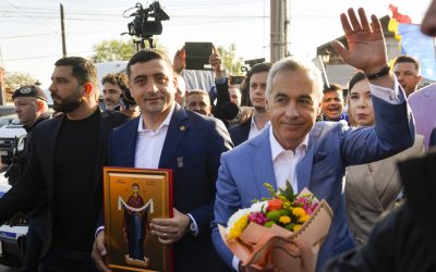 George Simion, liderul AUR, a reacționat pe Facebook imediat după încheierea emisiunii la care a participat Călin Georgescu la Realitatea TV, susținând că este necesară revenirea la democrație și la voința poporului