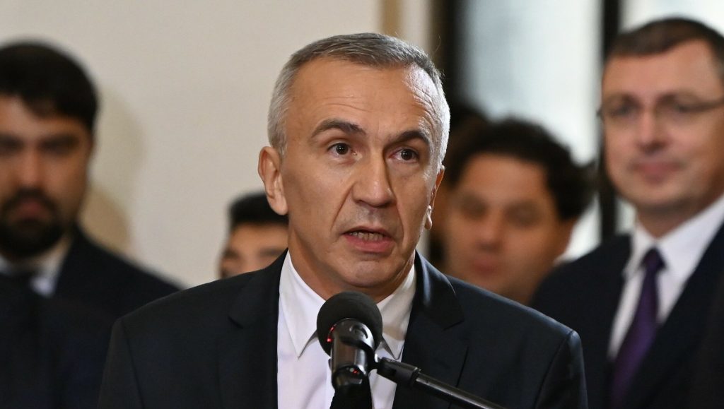 Cariera complexă a lui Mihai Ghyka, descendent al boierimii moldave Mihai Ghyka, 55 de ani, o figură marcantă a mediului de afaceri românesc și urmaș al ultimului domnitor al Moldovei, Grigore Alexandru Ghica, se distinge printr-o carieră diversificată, ce a inclus funcții de conducere în companii multinaționale, activitate guvernamentală și un rol academic activ