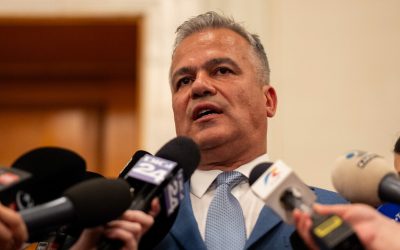 România, într-o nouă perioadă de nesiguranță politică, după respingerea Guvernului Veștea Premierul desemnat Adrian Veștea a declarat, luni seară, că România intră într-o nouă perioadă de „nesiguranță și neliniște” după ce Parlamentul i-a respins Cabinetul