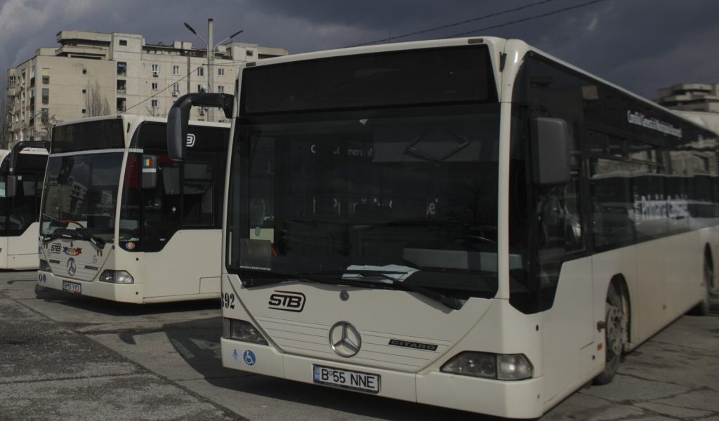 Linii 101, 382 deviate: Lucrări pe Ziduri Moși modifică rutele (62 caractere)