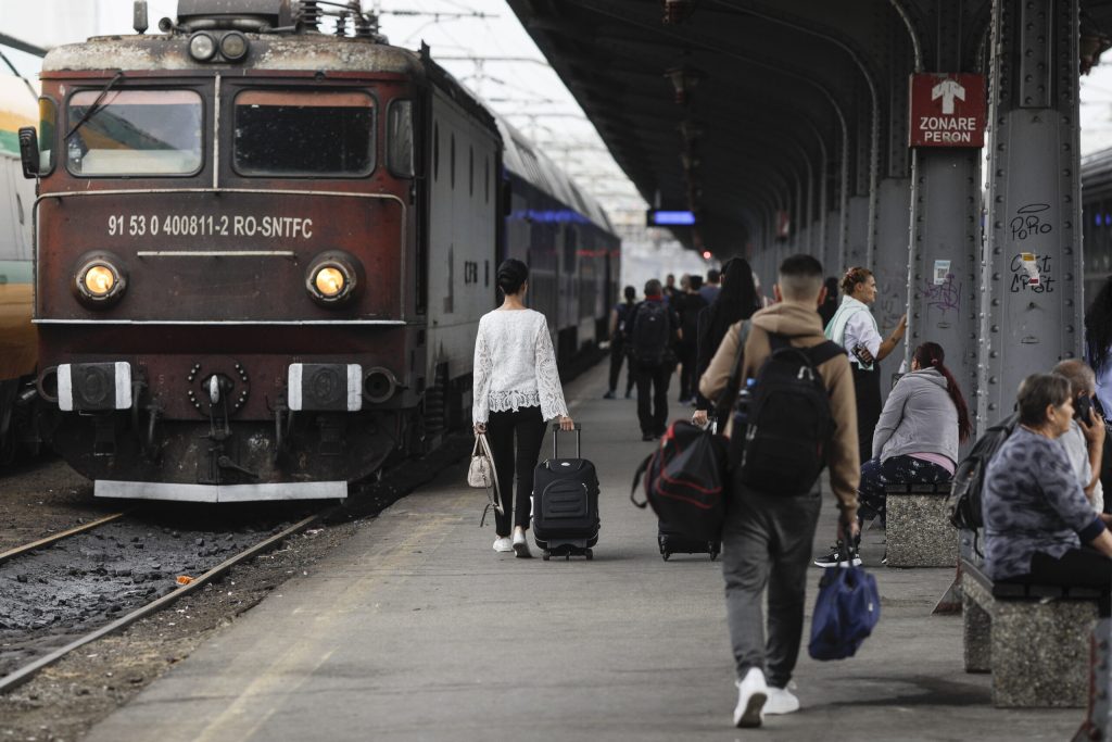 Tren blocat: Șofer de tir a pus în pericol Gara de Nord
