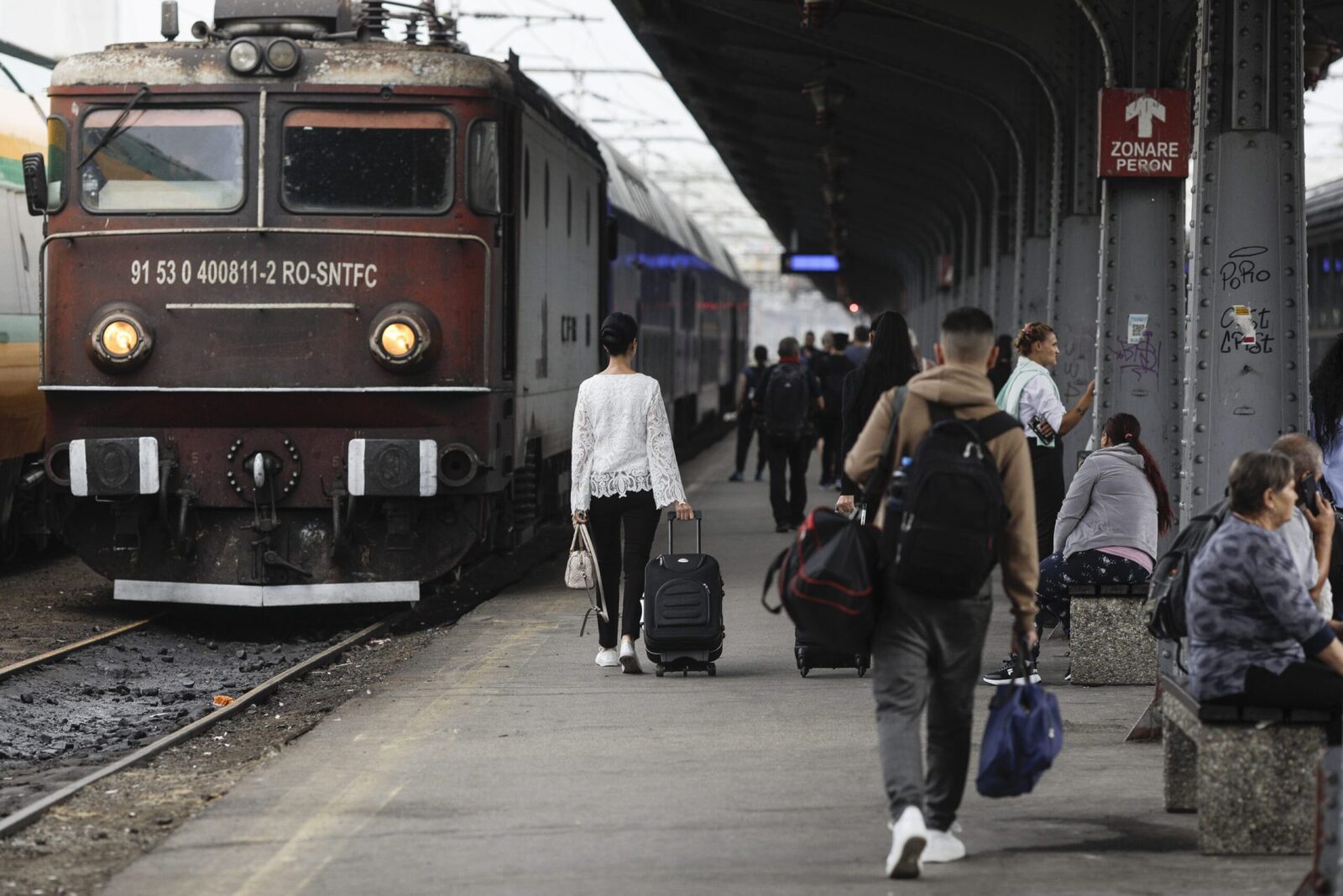 Tren blocat: Șofer de tir a pus în pericol Gara de Nord