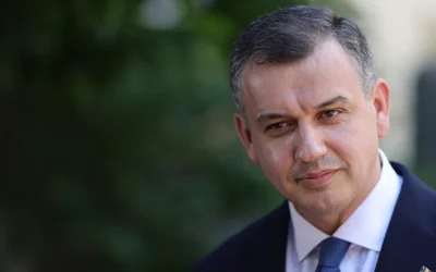 Votul Parlamentului, un test crucial pentru Guvernul Tomac Parlamentul ar putea bloca învestirea Guvernului propus de Eugen Tomac, premierul desemnat, dacă decide să respingă lista de miniștri