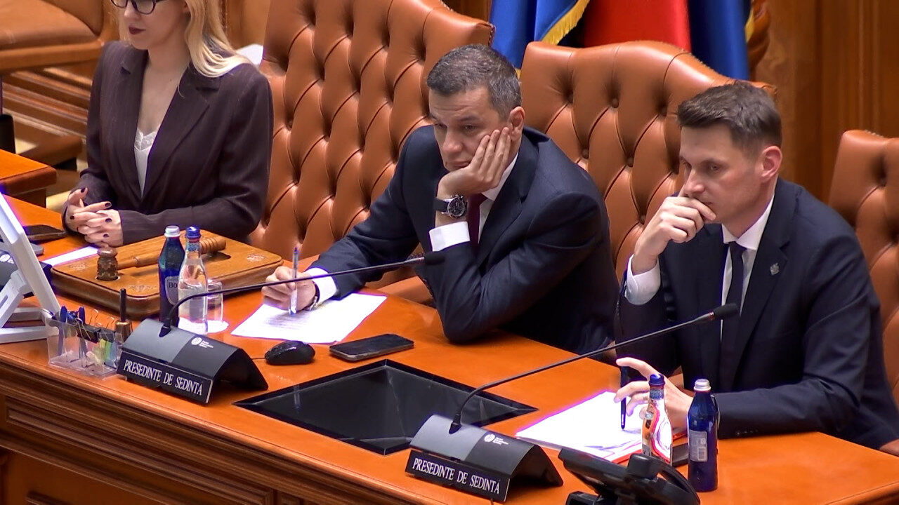 Președintele Nicușor Dan amână desemnarea premierului nnSurse Observator indică faptul că președintele Nicușor Dan nu va anunța un premier nici marți, nici în zilele următoare