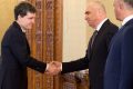 Criza politică se adâncește, iar guvernul propus de Adrian VEŞTEA pare tot mai greu de învestit în Parlament