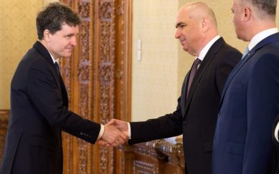 Criza politică se adâncește, iar guvernul propus de Adrian VEŞTEA pare tot mai greu de învestit în Parlament