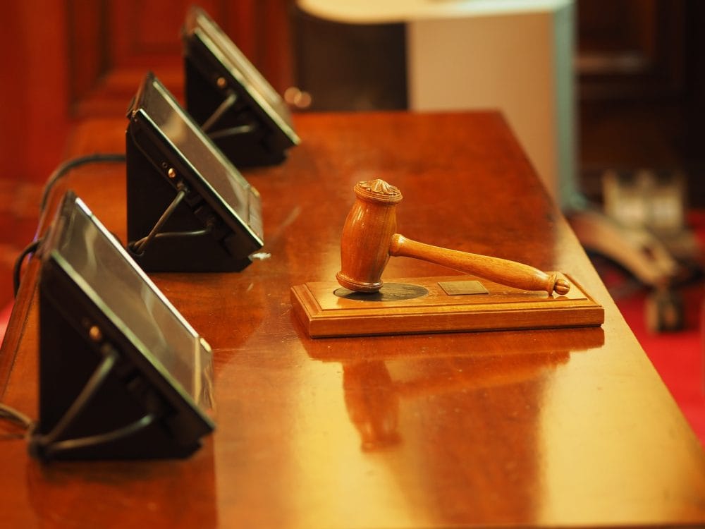 Makaveli sub control judiciar, va purta brățară electronică