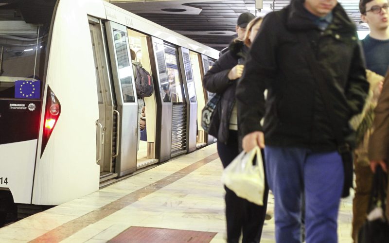 Metroul RĂMÂNE la prețul vechi. Ministrul SRL a anulat scumpirea