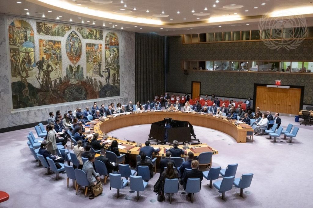 România solicită convocarea Consiliului de Securitate ONU după incidentul cu drona rusească Bucureștiul a cerut o reuniune a Consiliului de Securitate al Organizației Națiunilor Unite (ONU) ca răspuns la incidentul în care o dronă rusească a explodat pe un bloc de apartamente din Galați