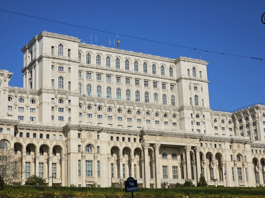 Parlament: Decizie vitală pentru Guvernul Veștea