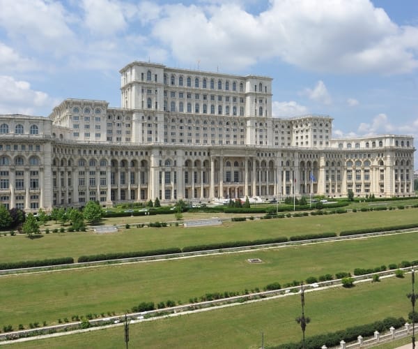 Poliția politică mioritică. Arta manevrelor din culise