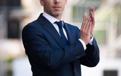 Ungaria: Deputații își taie salariile cu 40%