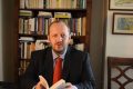 Papahagi se retrage din Guvernul Tomac: „Nu mai vreau să fiu prins între tabere” Adrian Papahagi a anunțat, marți, că nu mai dorește să facă parte din proiectul Guvernului propus de Eugen Tomac, invocând dorința de a nu fi prins „între o tabără pe care o simpatizez, dar care azi e divizată, și una pe care am combătut-o mereu”
