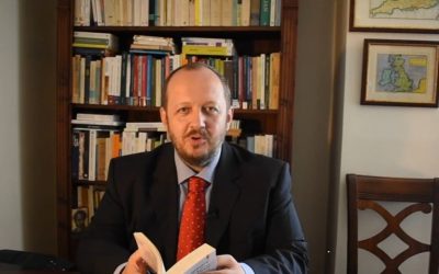 Papahagi se retrage din Guvernul Tomac: „Nu mai vreau să fiu prins între tabere” Adrian Papahagi a anunțat, marți, că nu mai dorește să facă parte din proiectul Guvernului propus de Eugen Tomac, invocând dorința de a nu fi prins „între o tabără pe care o simpatizez, dar care azi e divizată, și una pe care am combătut-o mereu”