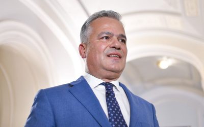 Grindeanu susține că Guvernul Veștea ar avea voturile necesare pentru învestire Sorin GRINDEANU, liderul PSD, a declarat în cadrul unei ședințe cu parlamentarii social-democrați că formațiunea politică a strâns majoritatea voturilor necesare pentru adoptarea Guvernului propus de Adrian VEȘTEA