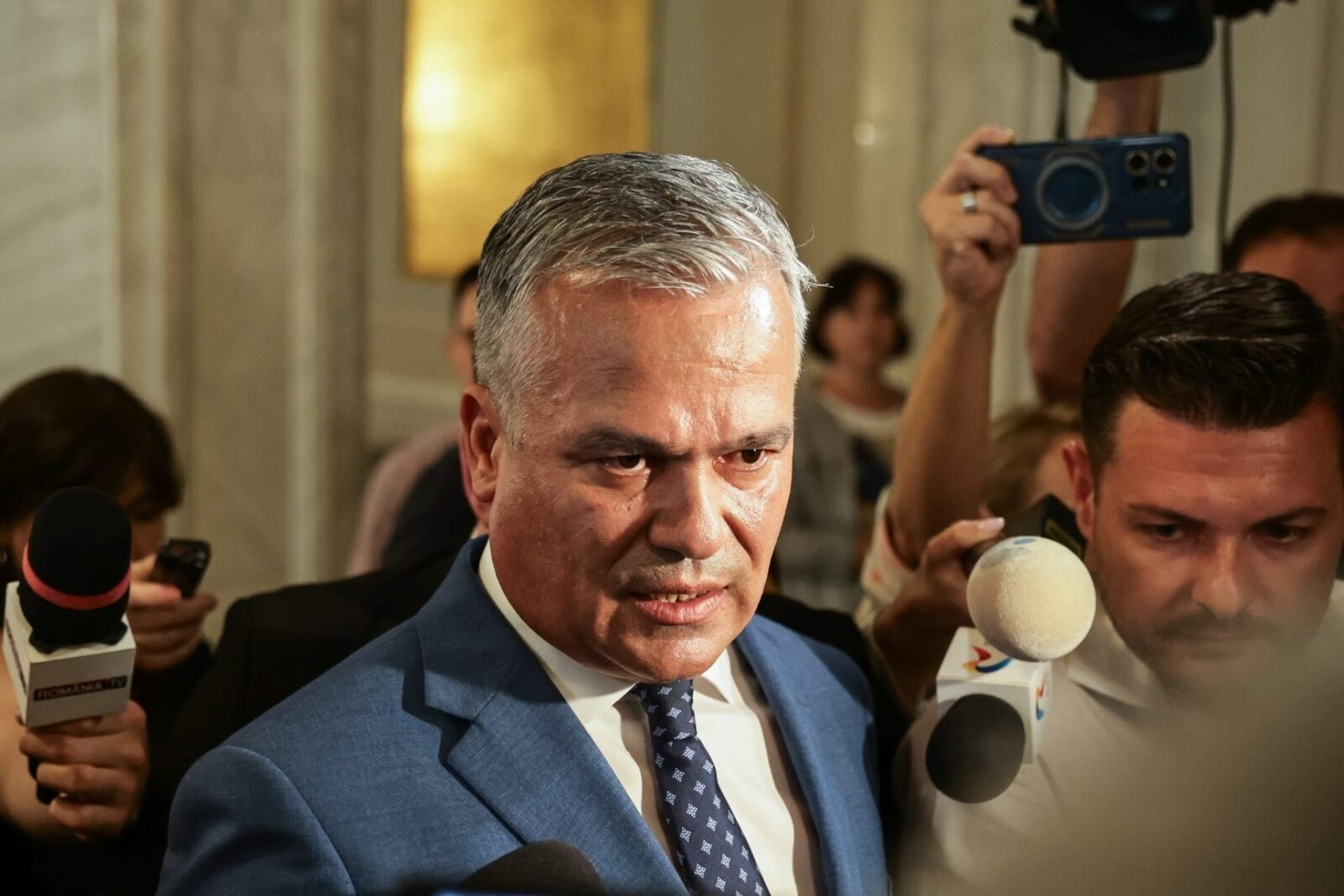 Veștea acuză eliminarea liberalilor „adevărați” din PNL, înaintea congresului Adrian Veștea, lider liberal, a lansat acuzații vehemente la adresa conducerii PNL, condusă de Ilie Bolojan, afirmând că viitorul congres al partidului va duce la excluderea membrilor onești și la transformarea formațiunii într-un „breloc” al USR