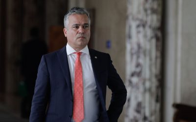 Adrian Veștea, apel către USR pentru răzgândire Premierul desemnat, Adrian Veștea, a făcut un apel public către Uniunea Salvați România (USR) pentru o reevaluare a poziției acestora față de formarea noului Guvern