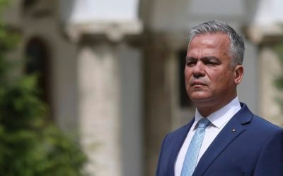 Adrian Veștea, candidatul desemnat pentru funcția de prim-ministru, se arată hotărât să depună în Parlament lista de miniștri și programul de guvernare, în ciuda tensiunilor interne din Partidul Național Liberal (PNL) și a negocierilor complicate pentru formarea unei majorități
