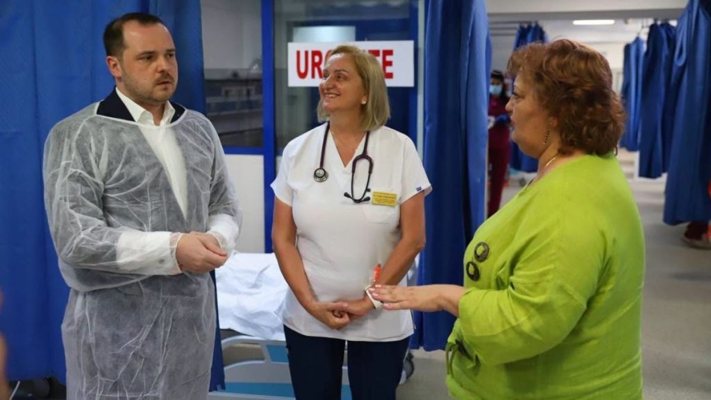 Medicii specialiști, transformați în șomeri prin decizii guvernamentale Aproximativ 2.000 de tineri medici, proaspăt absolvenți de rezidențiat și certificați ca specialiști, se confruntă cu șomajul din cauza deciziilor recente ale autorităților
