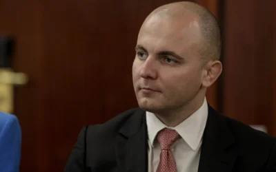 Deputatul AUR Andrei Gușă solicită președintelui Nicușor Dan explicații publice detaliate privind incidentul militar petrecut în Portul Constanța, acuzând autoritățile de comunicare „întârziată, contradictorie și incompletă” referitoare la natura și proveniența dispozitivului implicat