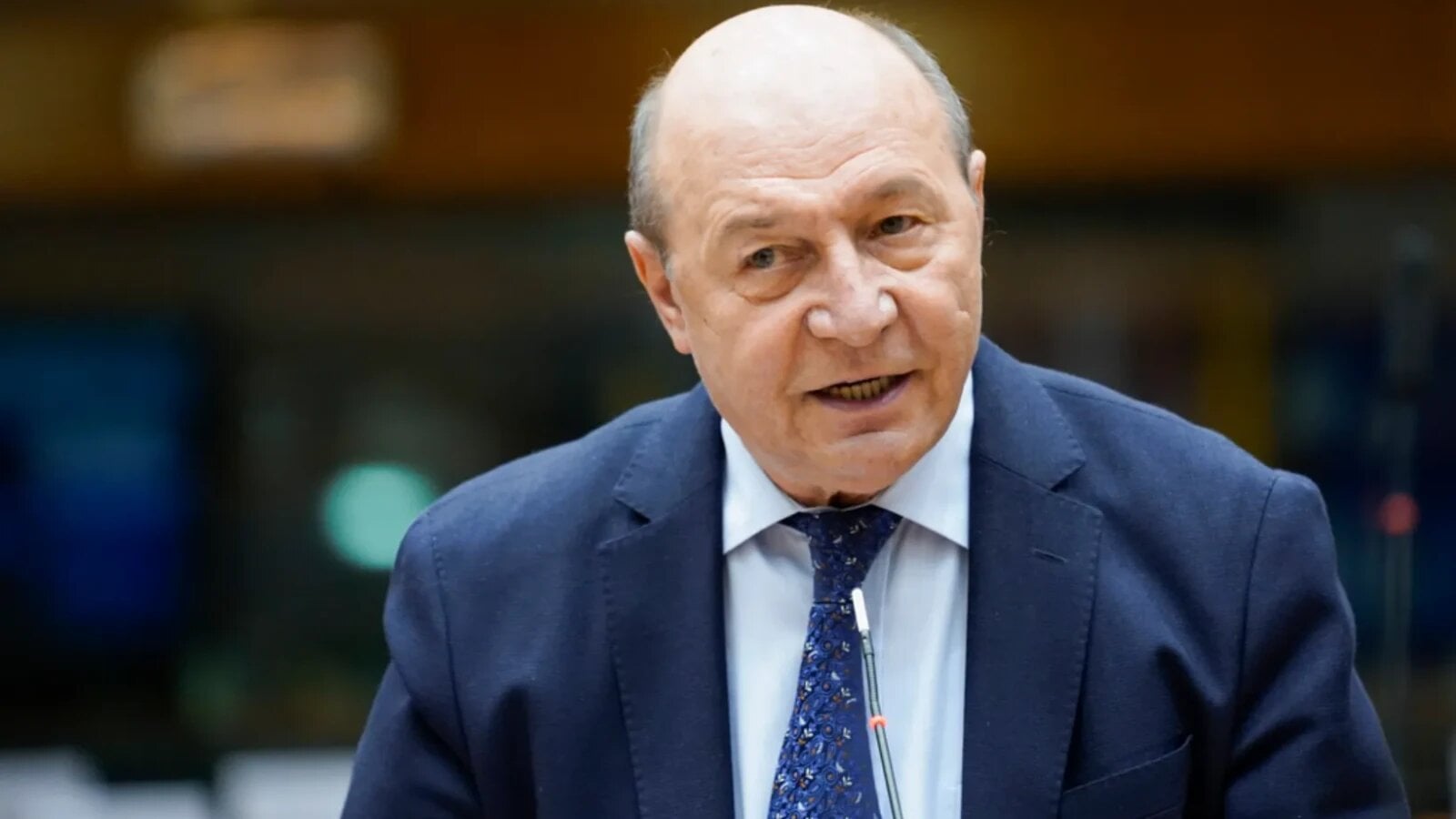 Traian Băsescu a lansat critici vehemente la adresa negocierilor pentru formarea noului Cabinet, invocând riscuri majore pentru stabilitatea politică și financiară a țării