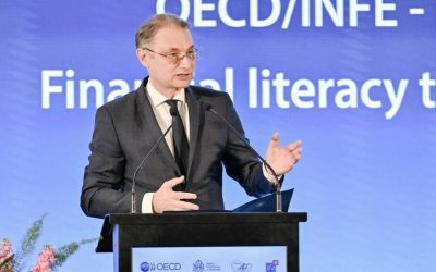 Luca Niculescu, de la jurnalism la diplomație și posibila funcție de ministru de Externe Luca Niculescu, o personalitate cu o carieră complexă, a trecut de la microfonul din studiourile de radio și televiziune la rolul de ambasador, urmând să ocupe, odată cu formarea Guvernului Tomac, funcția de ministru de Externe