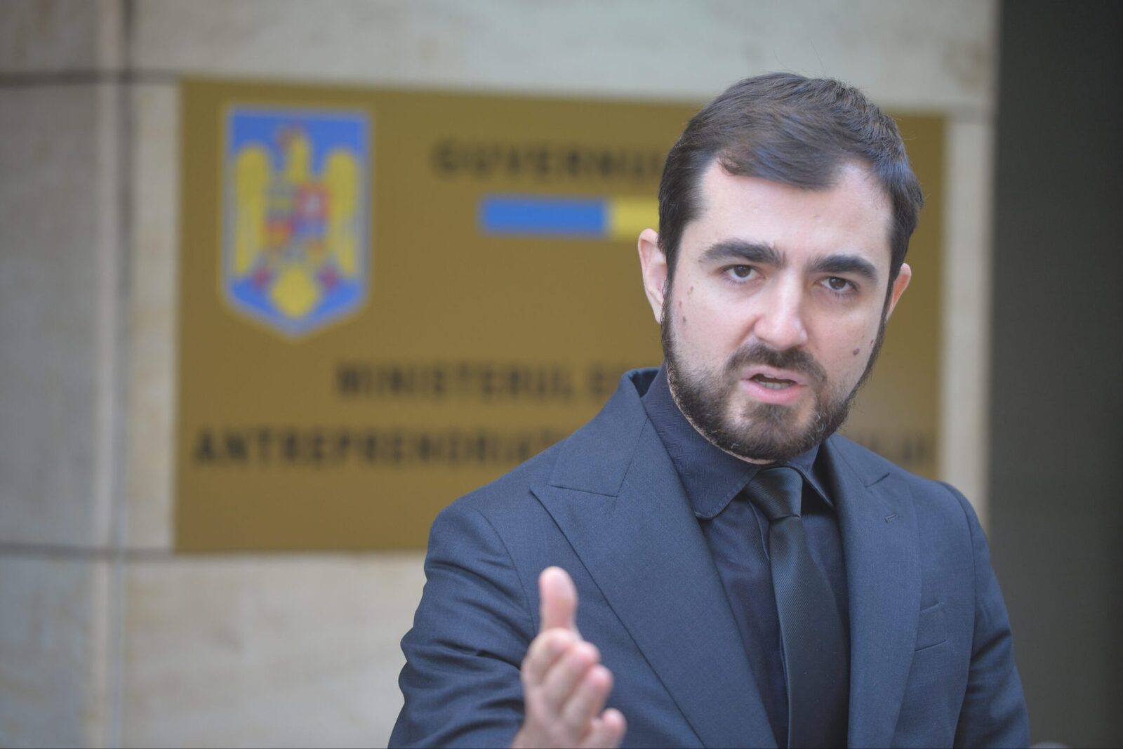 Scenarii politice încâlcite: cine ar putea conduce România și de ce premierul Bolojan ar putea rămâne pe scaun Parlamentul românesc se confruntă cu o dilemă greu de descifrat în ceea ce privește formarea unui viitor guvern