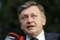 Crin Antonescu, fost lider al Partidului Național Liberal (PNL), a lansat critici vehemente la adresa actualului președinte al partidului, ILIE BOLOHAN, acuzându-l că a deschis porțile formațiunii către un „rețea soroșistă și securistă”