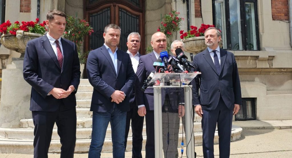 Dominic Fritz, președintele USR, a declarat luni că, în viziunea formațiunii politice pe care o reprezintă, un guvern care să merite susținerea USR trebuie să includă reprezentare politică