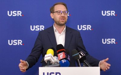 AUR, partidul sistemului, fabricat să capteze furia anti-PSD, susține PSD într-un moment critic Președintele USR, Cătălin Drulă, a lansat acuzații grave la adresa formațiunii AUR, afirmând că aceasta nu este un partid anti-sistem, ci o creație a acestuia, menită să canalizeze nemulțumirea populară împotriva PSD