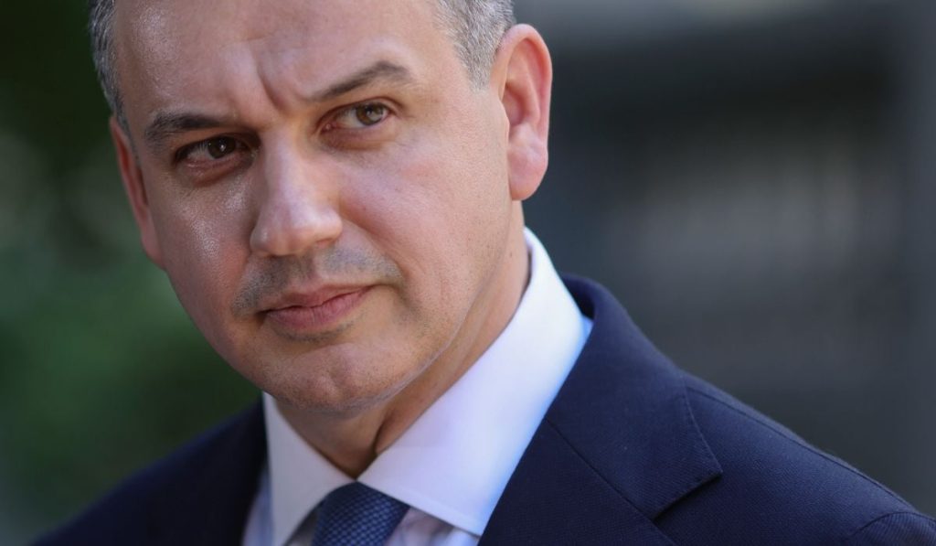 Tomac dezminte zvonuri privind demisia, respinge scepticismul politic Premierul desemnat Eugen Tomac a dezmințit categoric zvonurile apărute în spațiul public potrivit cărora ar intenționa să își depună mandatul din cauza lipsei de sprijin politic din partea partidelor