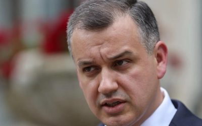Tomac își depune mandatul după o zi, invocând lipsa susținerii politice Eugen Tomac a anunțat că își depune mandatul de premier desemnat la doar o zi după ce prezentase public un amplu program de guvernare