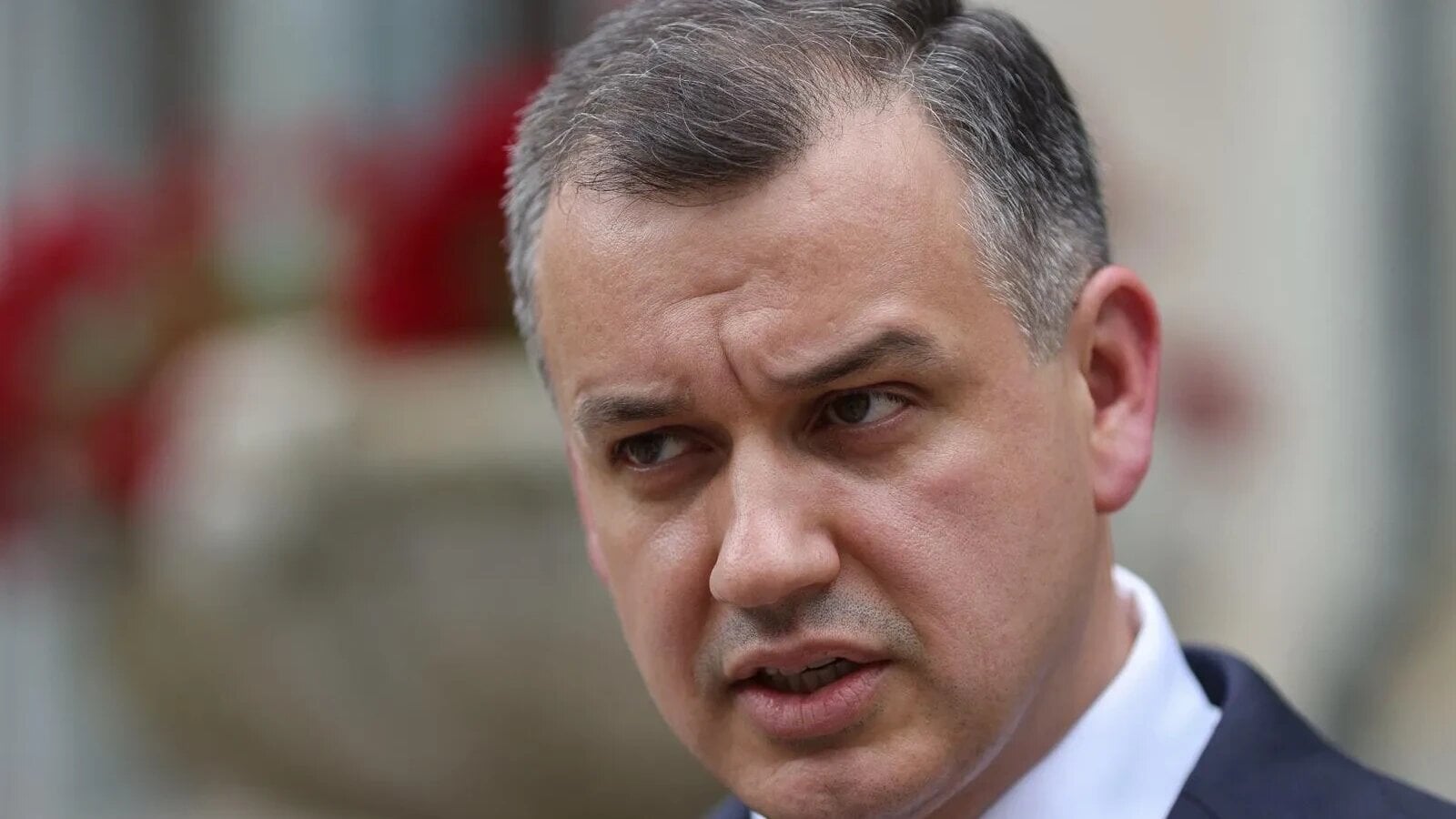 Tomac își depune mandatul după o zi, invocând lipsa susținerii politice Eugen Tomac a anunțat că își depune mandatul de premier desemnat la doar o zi după ce prezentase public un amplu program de guvernare