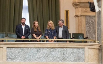 Senatul cere Suediei repatrierea imediată a fetelor Samson Senatul României a adoptat în unanimitate o declarație prin care solicită autorităților suedeze repatrierea de urgență a minorelor Sara și Tiana Samson