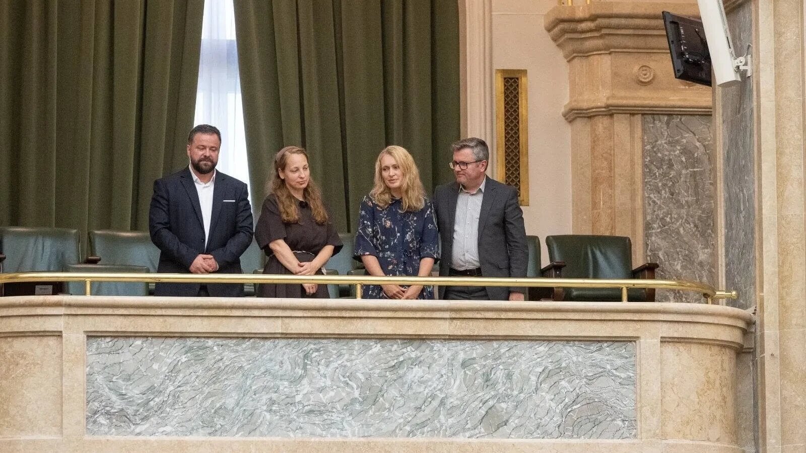 Senatul cere Suediei repatrierea imediată a fetelor Samson Senatul României a adoptat în unanimitate o declarație prin care solicită autorităților suedeze repatrierea de urgență a minorelor Sara și Tiana Samson