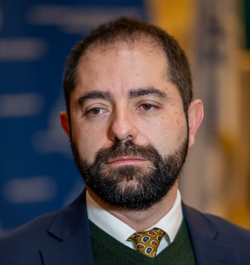 Radu Burnete clarifică rolul său și rolul președintelui în criza politică Radu Burnete, consilier prezidențial, a intervenit pe rețelele de socializare pentru a demonta speculațiile privind o posibilă manevră politică ascunsă în spatele deciziilor președintelui